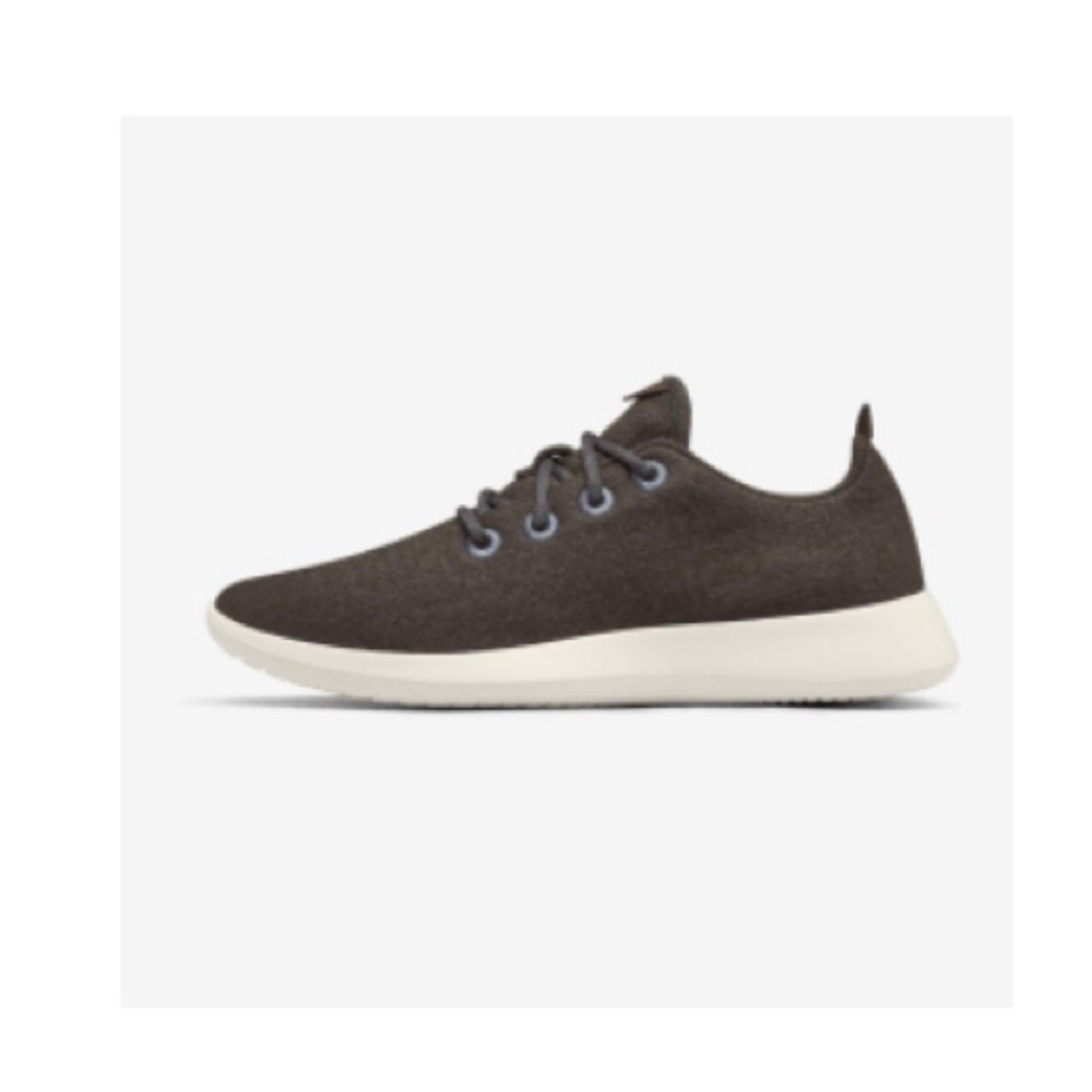 Womens Wool Runners from Allbirds. Size 6 Cocoa w cream sole.